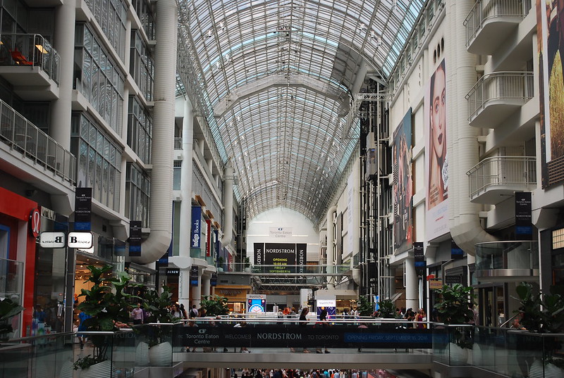 トロントでショッピングするなら？ 最大級モール イートンセンター(Eaton Centre) Umelife Blog